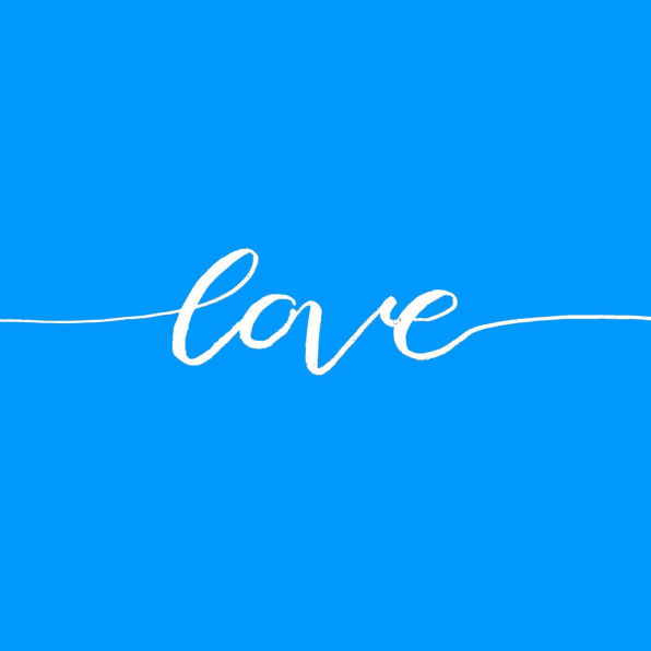 Das Wort "love" im Handlettering-Stil geschrieben.